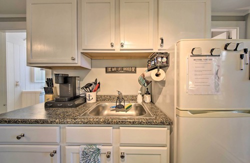 Edgecomb Cottage | Updated Tiny House: Walk to Wiscasset Village
