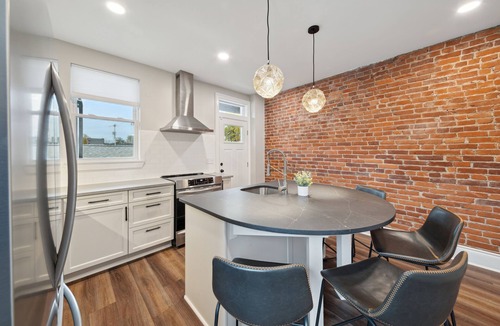 South Side Flats House | Updated Townhome in South Side