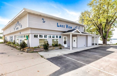 Lake City Apartment | Upper Level Lakeview Room