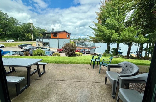 Minocqua House | Upscale Lakefront 3 Bdrm Townhouse on Lake Minocqua. Walk to Downtown!