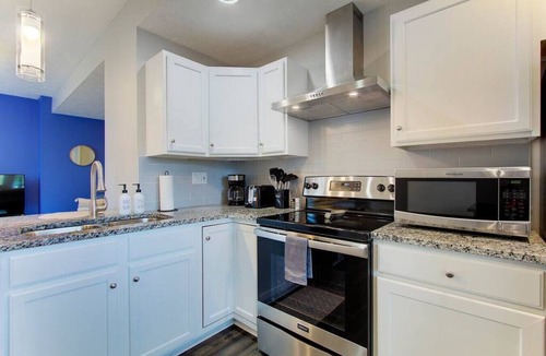 University Circle Apartment | Upscale Little Italy Two Bedroom w/Private Drive