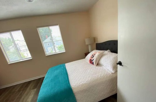 Athens Condo | Uptown 3-Bdrm Apt, Brand New Remodel (Upper Unit)