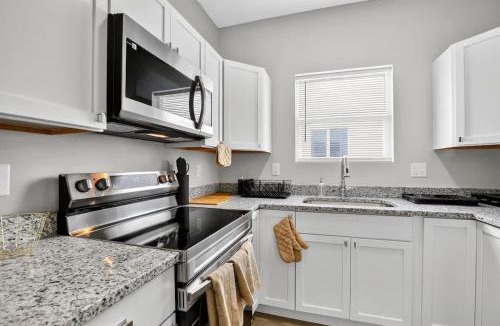 Near Eastside Apartment | Urban Oasis 5 mins from Bottleworks & Downtown
