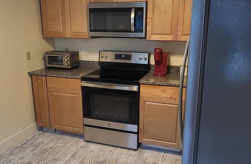 Oakdale Condo | USM Area. Great location.