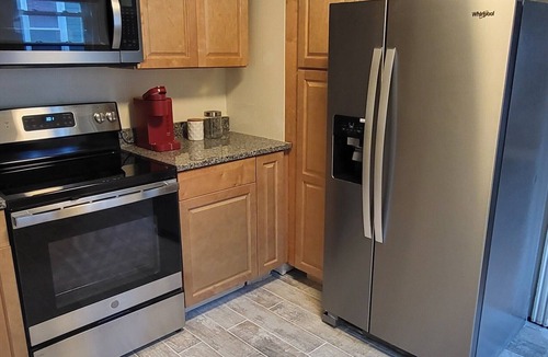 Oakdale Condo | USM Area. Great location.