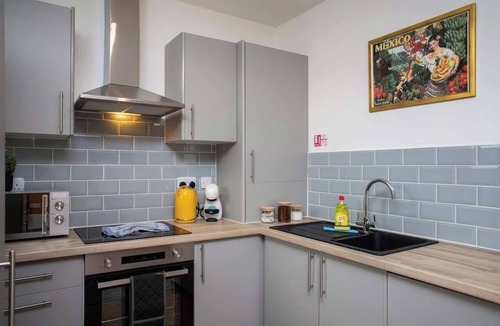 Whitley Bay Apartment | Vacant Nest - Acapulco Styled - Prime Location