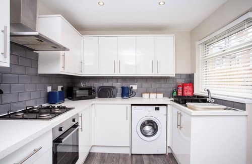 Heaton Apartment | Vacant Nests Cozy Central apartment Free Wi-Fi