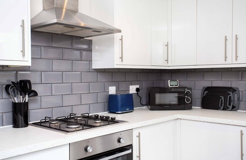 Heaton Apartment | Vacant Nests Cozy Central apartment Free Wi-Fi