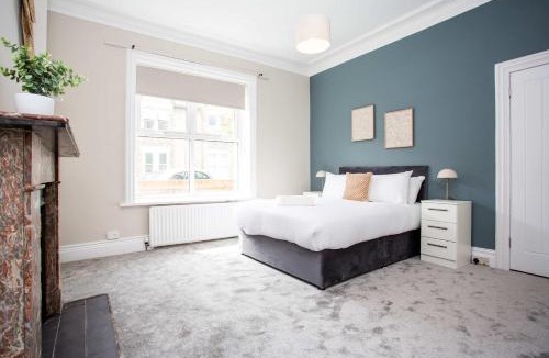 Heaton Apartment | Vacant Nests Cozy Central apartment Free Wi-Fi