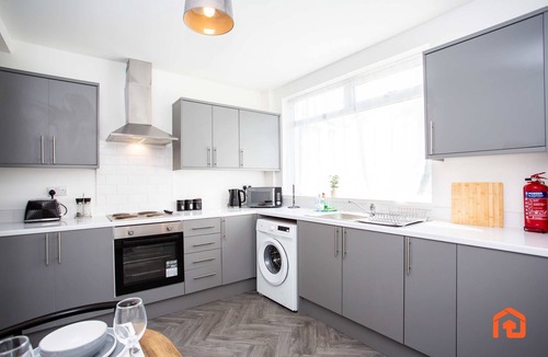 Durham House | Vacant Nests Spacious 3BR house Free parking