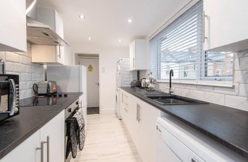 Westoe Apartment | Vacant Nests The Imeary 3BR Stylish Appartment
