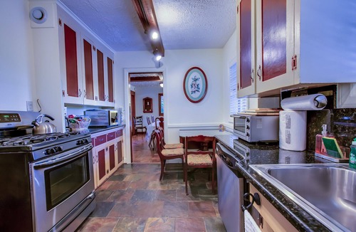 Ann Arbor House | Vacation Home Offering Country Setting. Weddings not allowed.