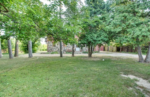 Ann Arbor House | Vacation Home Offering Country Setting. Weddings not allowed.