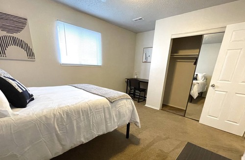 Lawrence Apartment | Vacation Jayhawk style! 4