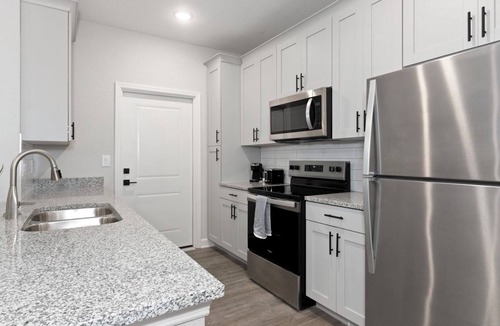 Newberry Apartment | Vanguard 1BD 6 - One Bedroom Apartment, Sleeps 2