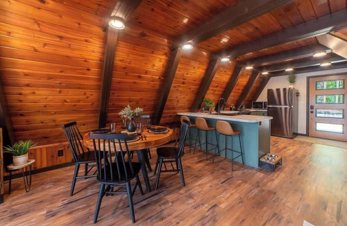 Indian River Cabin | Veaux Pines · Winter Escape Aframe*HotTub*Fireplace*KingBed