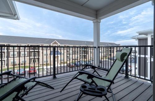 Whitestown Apartment | Verdant Retreat 2BR 2BA Spacious 2 KingBeds GymWFH