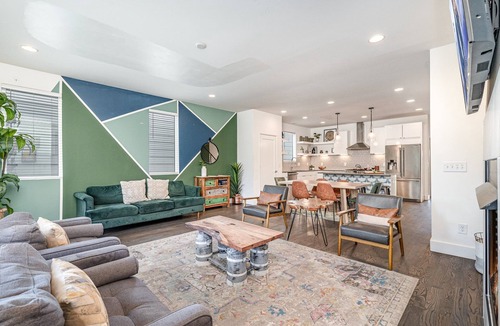 Talbot's Corner Cottage | Verde Heights-sleeps 12-in Cumberland Heights