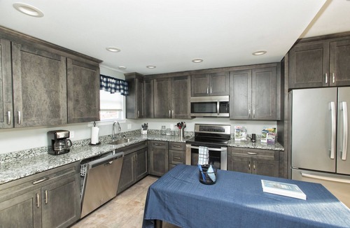 Orono House | Very Spacious 5-bedroom, 3 bath house... Walk onto UMaine campus