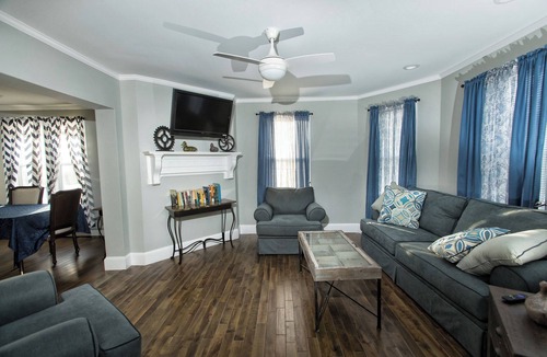 Orono House | Very Spacious 5-bedroom, 3 bath house... Walk onto UMaine campus