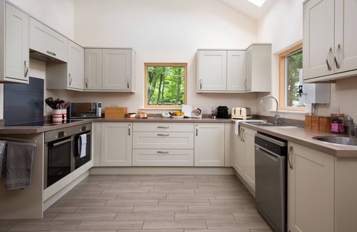 Hexham Cottage | Vesta View - Self catering accommodation that sleeps 10 guests in 5 bedrooms