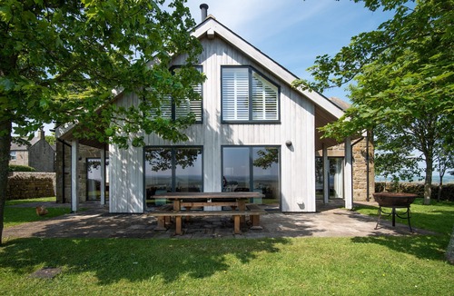 Hexham Cottage | Vesta View - Self catering accommodation that sleeps 10 guests in 5 bedrooms