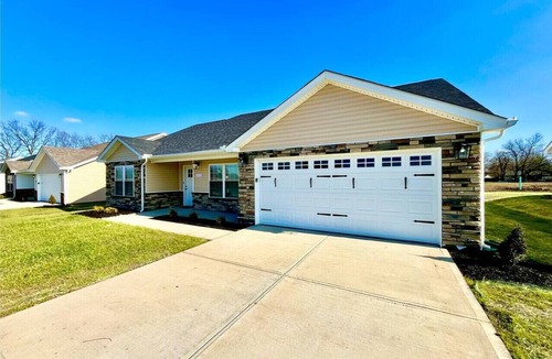 Trenton House | Vibrant 4 Bedroom Getaway with Hot Tub