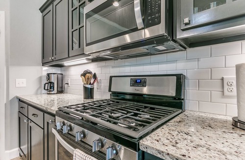 Edmond House | Vibrant and Fun in Cul De Sac
