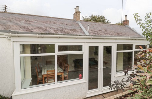 Norham Cottage | VICTORIA COTTAGE, pet friendly, with open fire in Norham