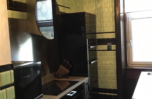 Port Glasgow Apartment | Victorian Flat in the centre of Port Glasgow close to all amenities .