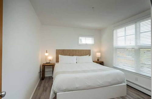 York Beach House | ViewPoint - 2BR Middle Townhouse Suite 104