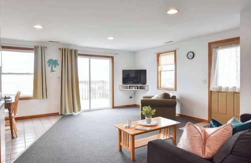 North Truro House | Views of Bay Access to Private Beach!