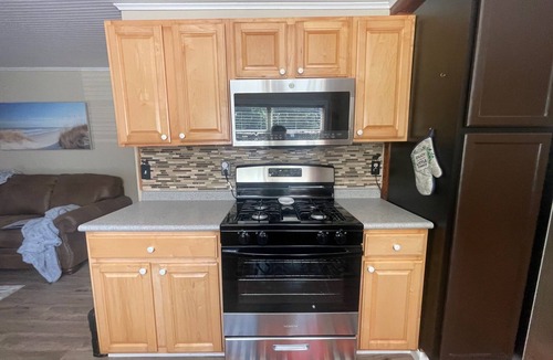 McMillan Cottage | Views, Vibes & Vacation Time-2 BR Lakeview Stay in McMillan Sleeps 10