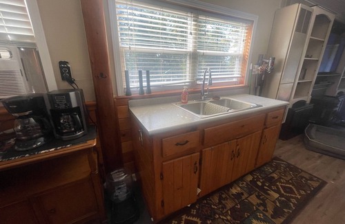 McMillan Cottage | Views, Vibes & Vacation Time-2 BR Lakeview Stay in McMillan Sleeps 10