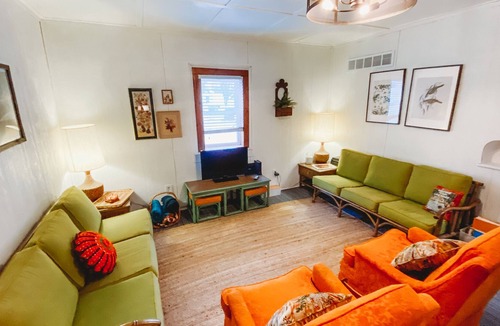 Alexandria Cabin | Vintage Cabin on Lake Victoria