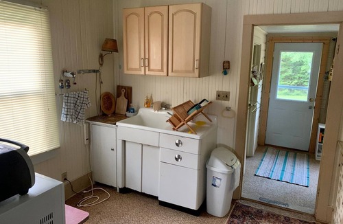 Phelps Cabin | Vintage Cabin on small Private Lake