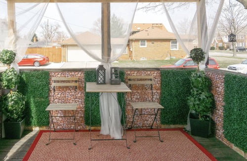 Lincoln Park House | Vintage Charm| 3BR | Free Wifi | Basement Storage Space