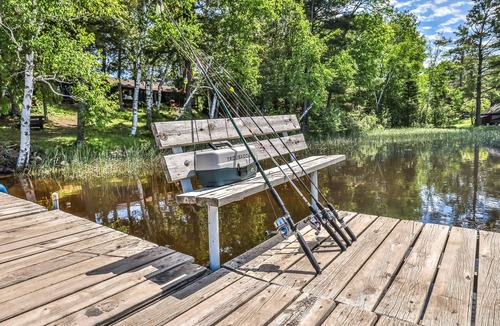 Presque Isle House | Vintage waterfront suite on South Turtle Lake with on-site dock & rowboats