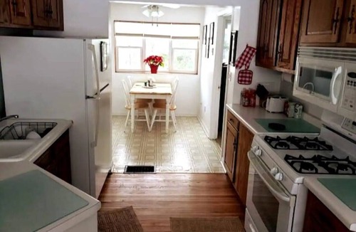 Rochester Apartment | Viola Suite #2 | Quiet 2BR, Lg Yard, 3 Mi to Mayo!