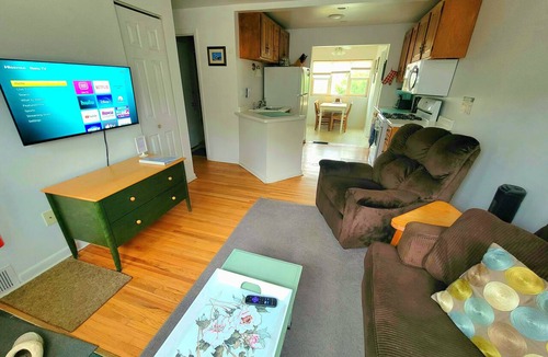 Rochester Apartment | Viola Suite #2 | Quiet 2BR, Lg Yard, 3 Mi to Mayo!