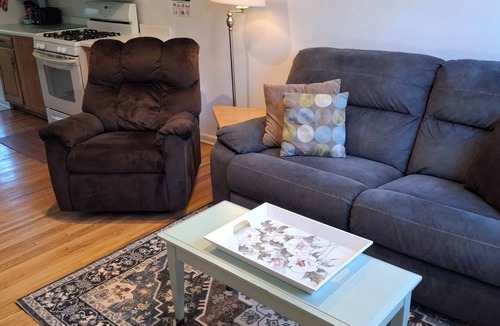 Rochester Apartment | Viola Suite #2 | Quiet 2BR, Lg Yard, 3 Mi to Mayo!