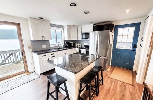 Hammondsport Cottage | VISIONS ON KEUKA- relax on the lake!