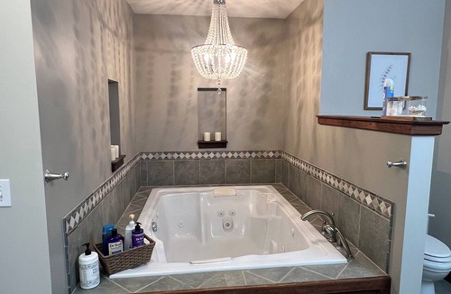 Newton House | Voted #1 place to stay in Newton, KS. Beautiful and spacious loft near downtown.