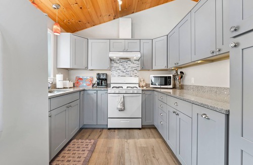 Bailey Island House | Wake to spectacular easterly ocean views and unforgettable Atlantic sunrises.