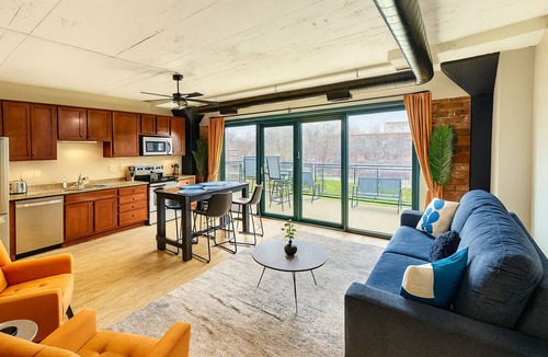 Sandusky Condo | Wake Up To Water Views In This Lakefront Gem By Cedar Point Kalahari Sports Force