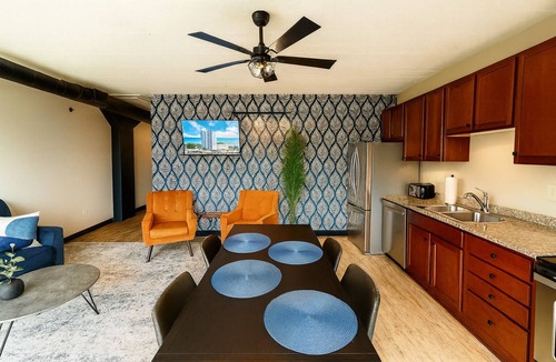 Sandusky Condo | Wake Up To Water Views In This Lakefront Gem By Cedar Point Kalahari Sports Force