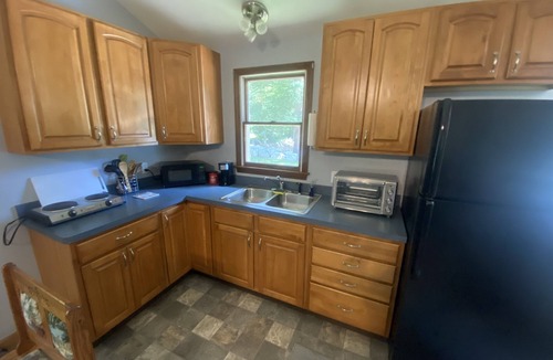 Kenyon Apartment | Wakefield one bedroom apartment- 5 minutes to the beach!