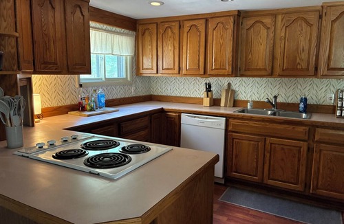 Grayling House | Wakeley Bridge Sauna Retreat. Walk to Au Sable River Access