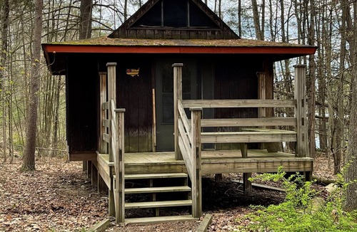 Petersburg Cabin | Wald - Rustic Lakeside Cabins half hour to Penn State