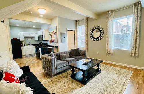 Central Northside Apartment | Walk: PNC Park & Acrisure + FREE private park